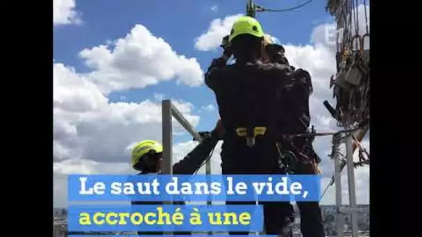 Une tyrolienne a été installée depuis le 2e étage de la Tour Eiffel à Paris !