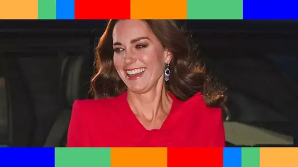 Kate Middleton sublime pour Noël  découvrez le prix hors sol de sa robe manteau rouge