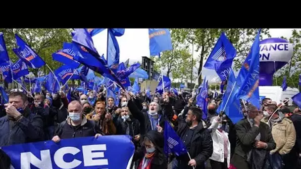 Des milliers de policiers manifestent devant l'Assemblée nationale