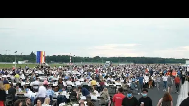 Aéroport de Tegel à Berlin : 3000 personnes rassemblées pour le "dîner de la liberté"