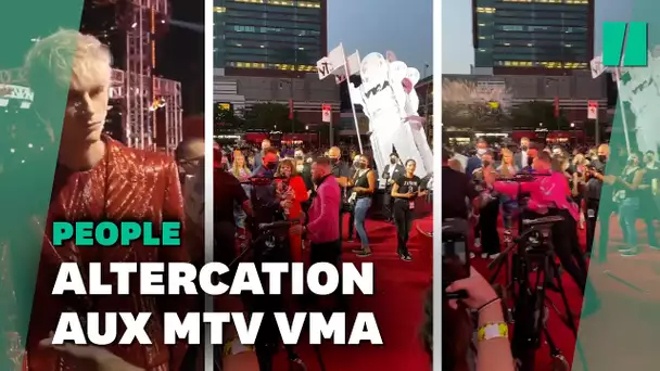 Altercation entre Conor McGregor et Machine Gun Kelly sur le tapis rouge des MTV VMA