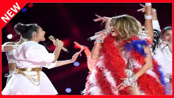 ✅   Jennifer Lopez : sa fille Emme, 11 ans, fait le show au Super Bowl, c'est son portrait craché !