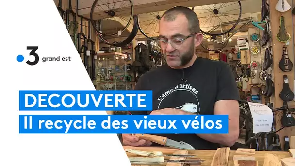 Il recycle de vieux vélos en objet d'art