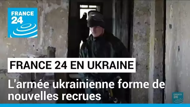 Devant un conflit qui s'enlise, l'armée ukrainienne forme de nouvelles recrues • FRANCE 24