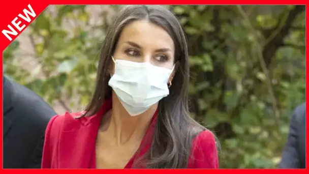 ✅  Letizia d’Espagne ose un look ultrafashion derrière son masque