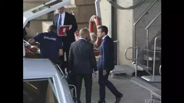 Emmanuel Macron sur un bateau pour démissionner : ces images surréalistes qui ont...