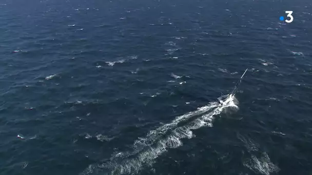 Vendée Globe 2020 : une balise de détection des microplastiques sur le bateau de Fabrice Amédéo