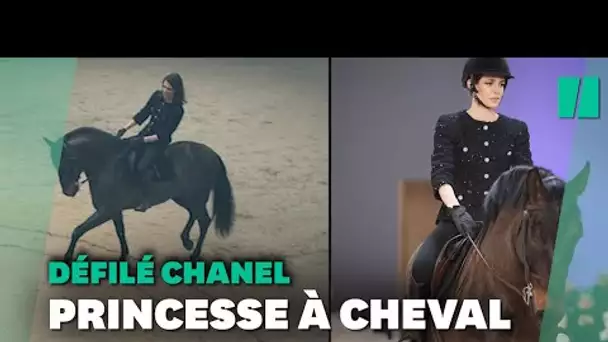 Chez Chanel, Charlotte Casiraghi défile à cheval sur le podium