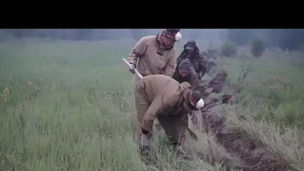 Russie : Des habitants luttent contre les feux de forêts avec les pompiers