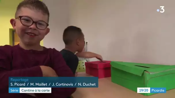 Les élèves votent à la cantine de Margny-Lès-Compiègne