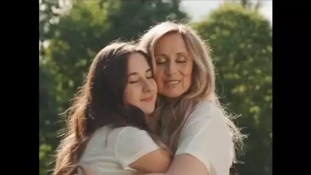 PHOTO – Lara Fabian complice avec sa fille Lou, 13 ans : elles font presque la même...