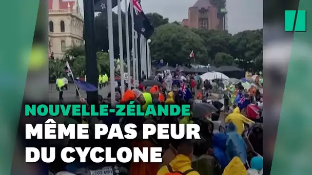 Nouvelle-Zélande: un cyclone n'a pas entamé la détermination des manifestants anti-vaccin