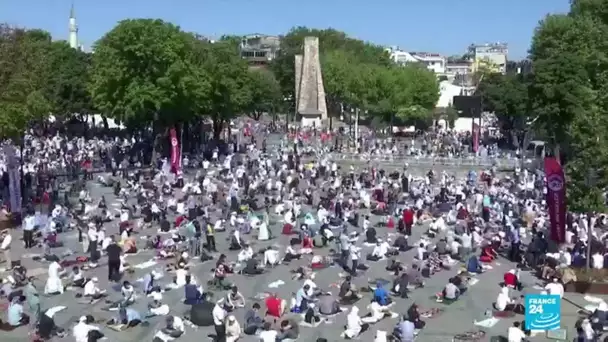 Plusieurs milliers de fidèles aux côtés d'Erdogan à Sainte-Sophie