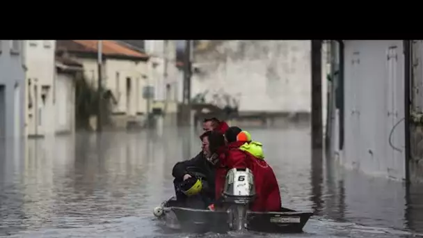 Inondations : la Charente atteint son pic avant une lente décrue jusqu'à Noël