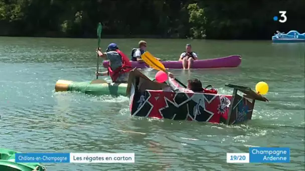 Une régate de bateaux en carton à Châlons-en-Champagne