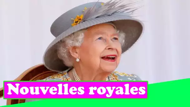 La technique inhabituelle de Queen pour casser de nouvelles chaussures car elle a «très peu de temps