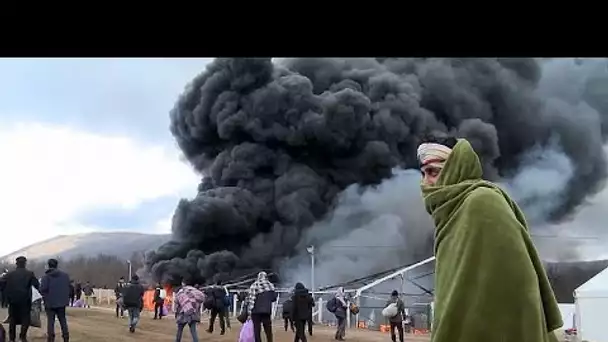 Un camp de migrants détruit par le feu en Bosnie