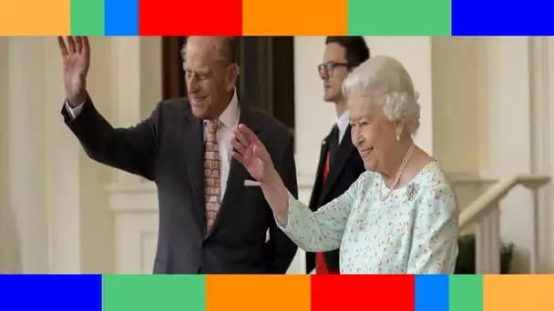 Elizabeth II dévoile une photo inédite avec le prince Philip et ses petits enfants