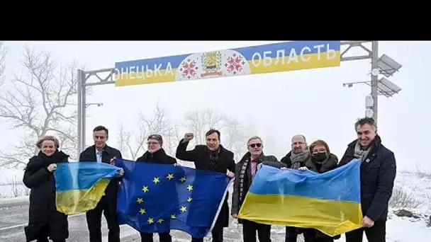 Des eurodéputés visitent le port de Mariupol en Ukraine : "On est frappés de voir le calme"