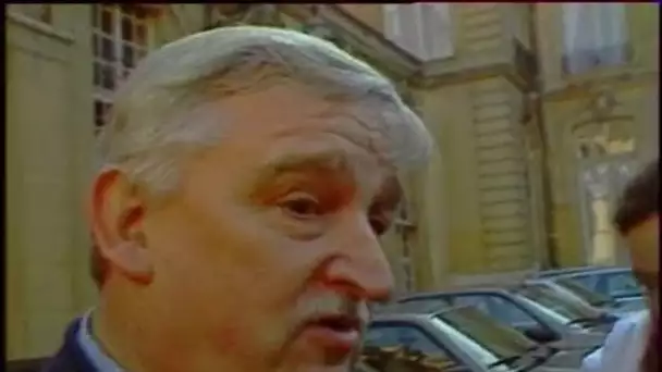 20h Antenne 2 du 28 janvier 1989 | 3 huissiers cambriolent Action Directe | Archive INA