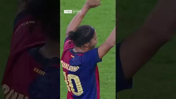 👏 Ronaldinho ovationné pour sa sortie ! 😍 Gaucho nous fait toujours autant rêver à 44 ans ! #shorts