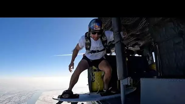 Sebastian Alvarez entre dans l'histoire en faisant du skysurf à Abu Dhabi