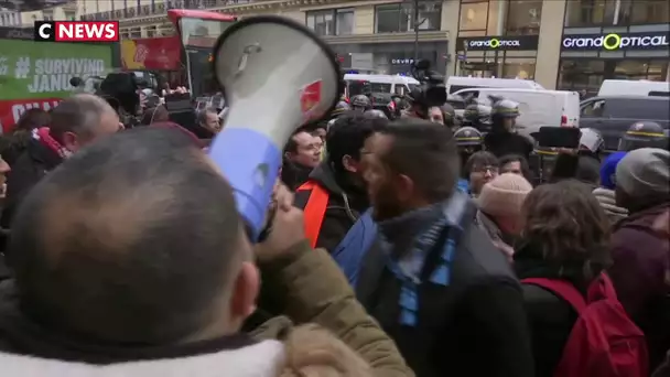 Action surprise devant le siège de la République en Marche