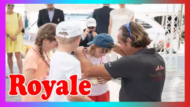 Charlene et Albert sont de fiers parents alors que leurs enf@nts sont diplômés du camp de voile