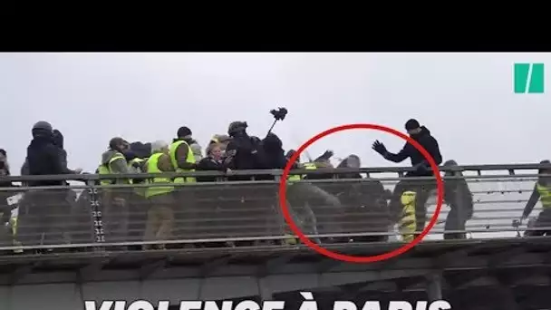 Gilets jaunes: un policier roué de coups devant l'Assemblée