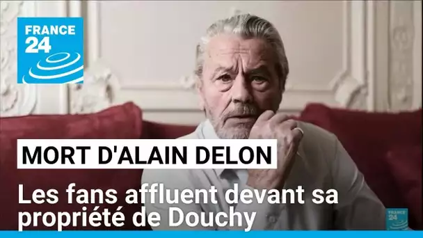 Mort d'Alain Delon : des dizaines de personnes viennent lui rendre hommage à Douchy • FRANCE 24