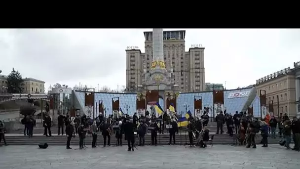 Ukraine : l'Orchestre classique de Kyiv donne un concert sur la place Maïdan