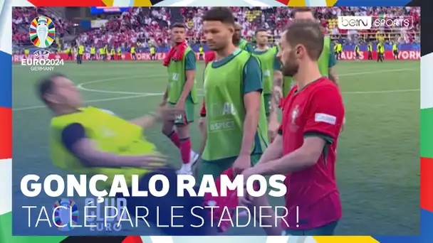 💥😱 GONÇALO RAMOS taclé par un stadier à la fin du match !