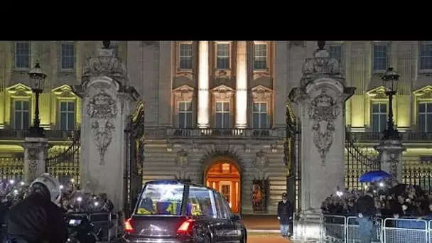 Le cercueil de la reine Elizabeth II est arrivé au palais de Buckingham