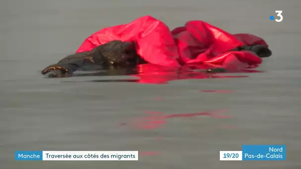 Manche : traversée aux côtés des migrants sur une plage du littoral