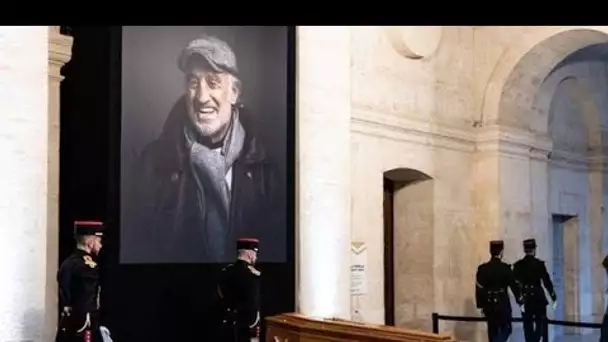 La patrouille de France défile lors des obsèques de Jean-Paul Belmondo... pour une...