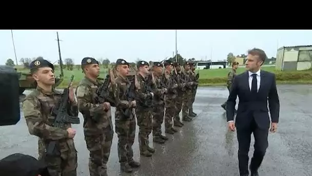 Emmanuel Macron rencontre des soldats ukrainiens dans un camp militaire français