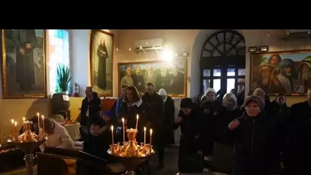 Ukraine : les habitants fêtent noël dans une guerre sans trêve