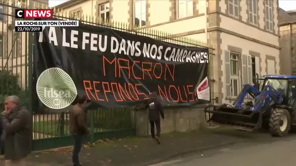 Mobilisation : les agriculteurs manifestent devant les préfectures