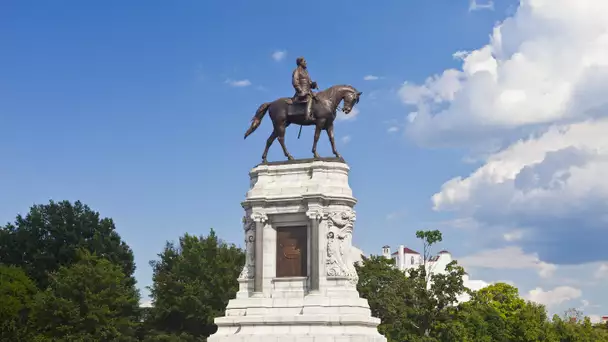 États-Unis : que contient la capsule temporelle découverte sous une statue ?