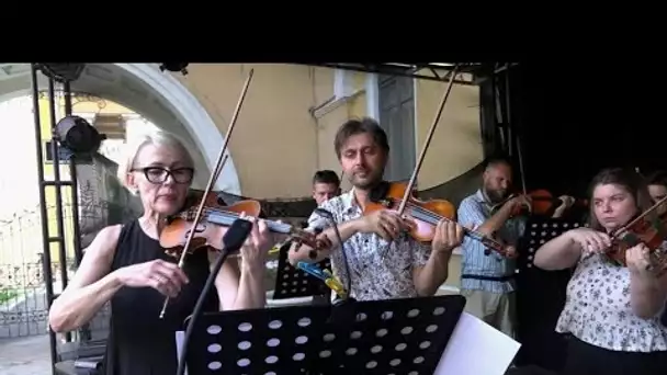 Ukraine : l'orchestre de Marioupol, ville occupée par les Russes, renaît à Kiev • FRANCE 24