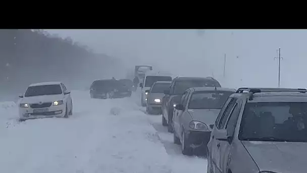 "Méga-tempête": quatre morts et deux millions de personnes sans électricité en Russie et Ukraine