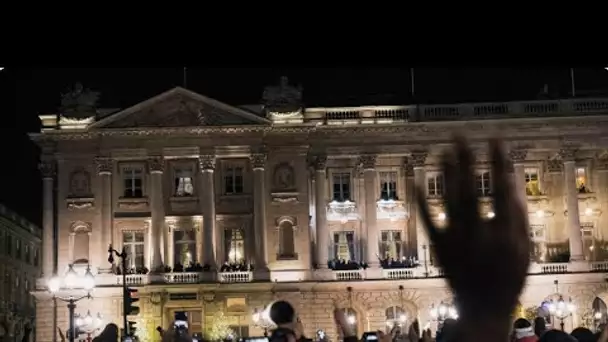 "Ils sont toujours dans mon coeur" : à la Concorde, les Bleus accueillis en héros par la foule