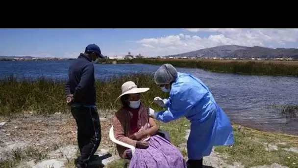 Covid-19 : le vaccin voyage sur le lac Titicaca