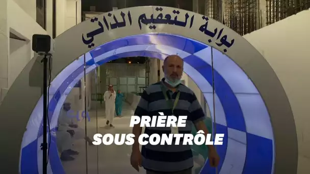 Des cabines de désinfection à l'entrée de la Grande Mosquée de La Mecque