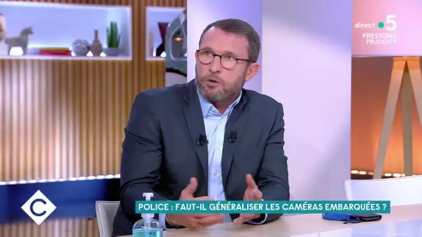 Violences policières : le débat national - C à Vous - 30/11/2020