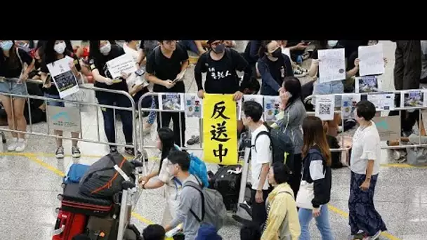 Des manifestants occupent l'aéroport de Hong Kong