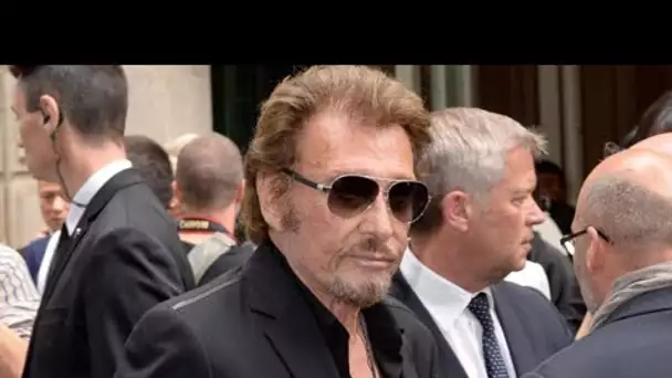 Johnny Hallyday entre aux Archives nationales