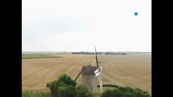 Vu du ciel : la Beauce, ses moulins et ses éoliennes