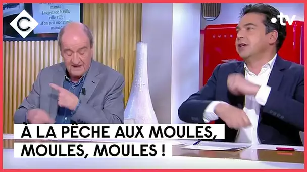 L'équipe de C à vous chante "À la pêche aux moule" - C à vous - 19/01/2022