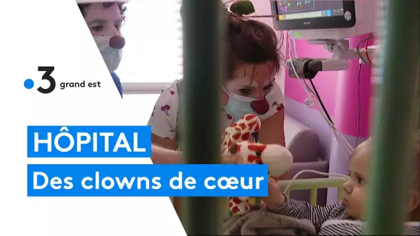 Des clowns redonnent le sourire au CHU de Reims